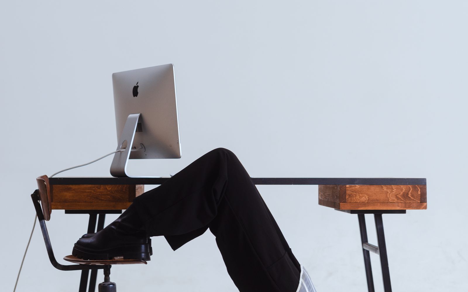 Professional wellness consultation about posture and movement