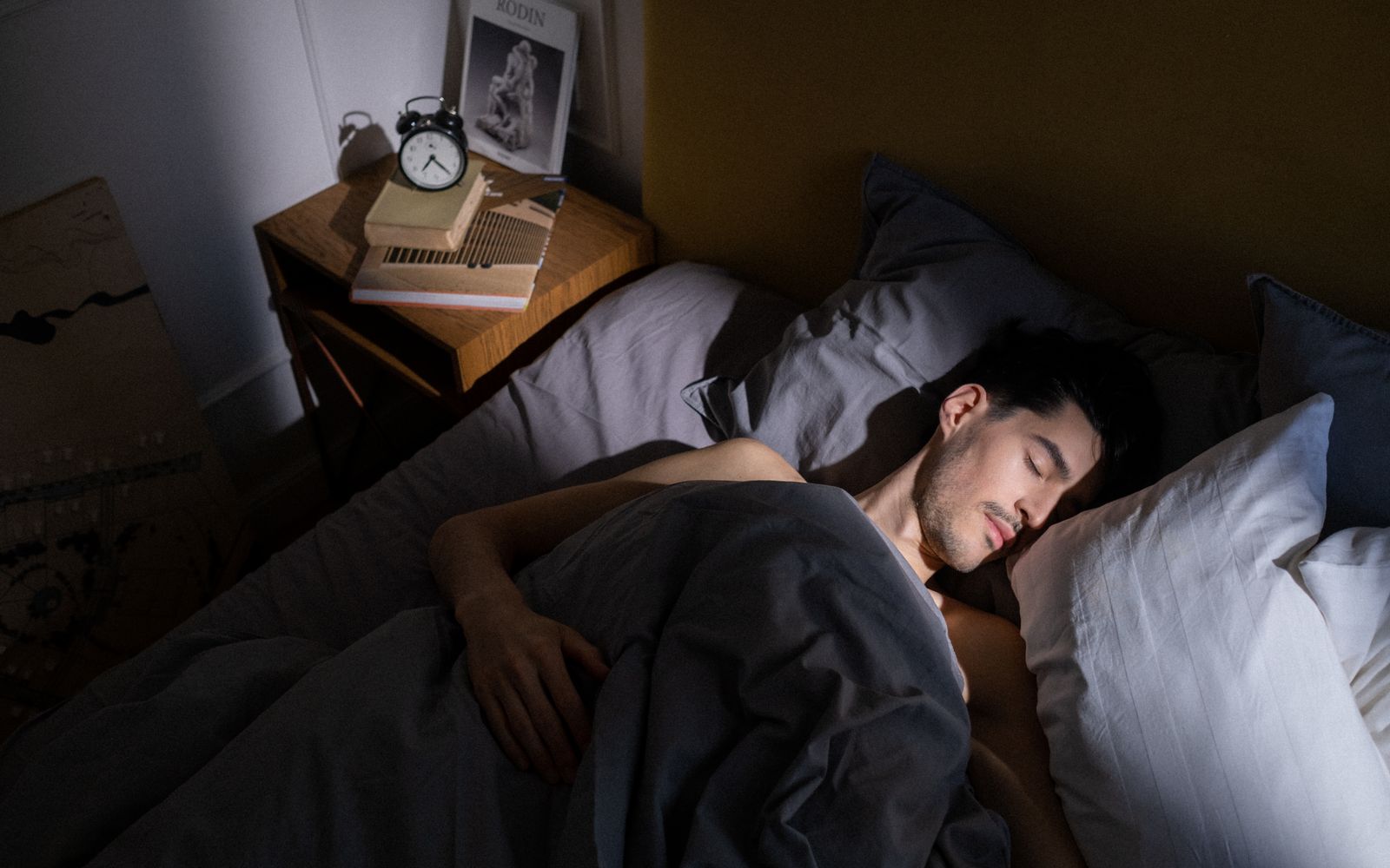 Calm, restful environment supporting overnight physical recovery